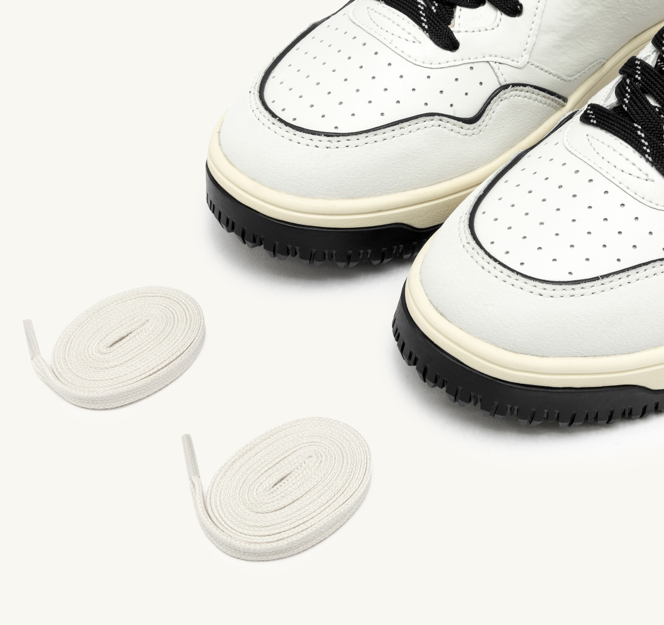 SNEAKERS GOLF LOW IN PELLE COLORE BIANCO E NERO